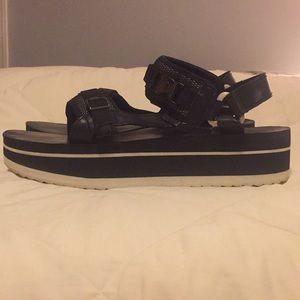Teva Flatform Sandal